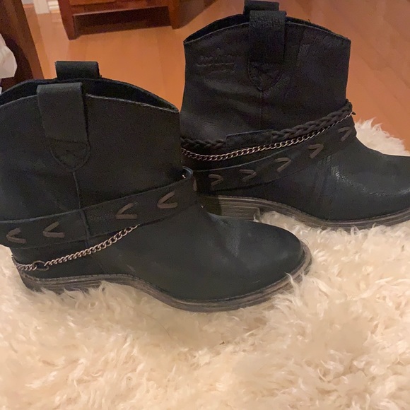 Coolway Shoes - Black ankle boots with cute trim